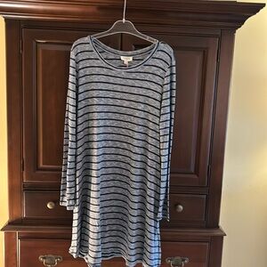 Umgee Large throw in dress long sleeved & pockets navy and gray. NWT